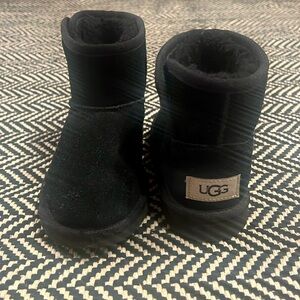 Like new Black Ugg Girls Boots-size 12T